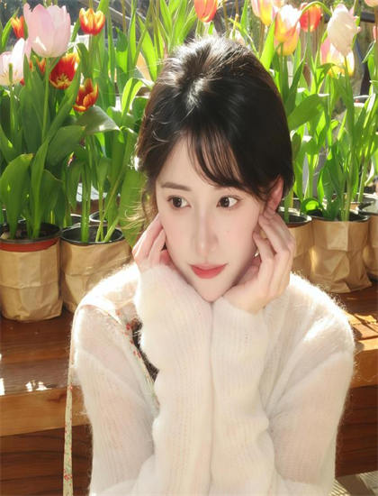 表演艺术解析：发情妻子的洞穴故事的转折的戏剧性设计与情节推进 揭示人性的复杂与美好